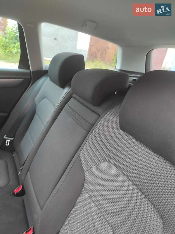 Універсал Volkswagen Passat 2013 в Житомирі