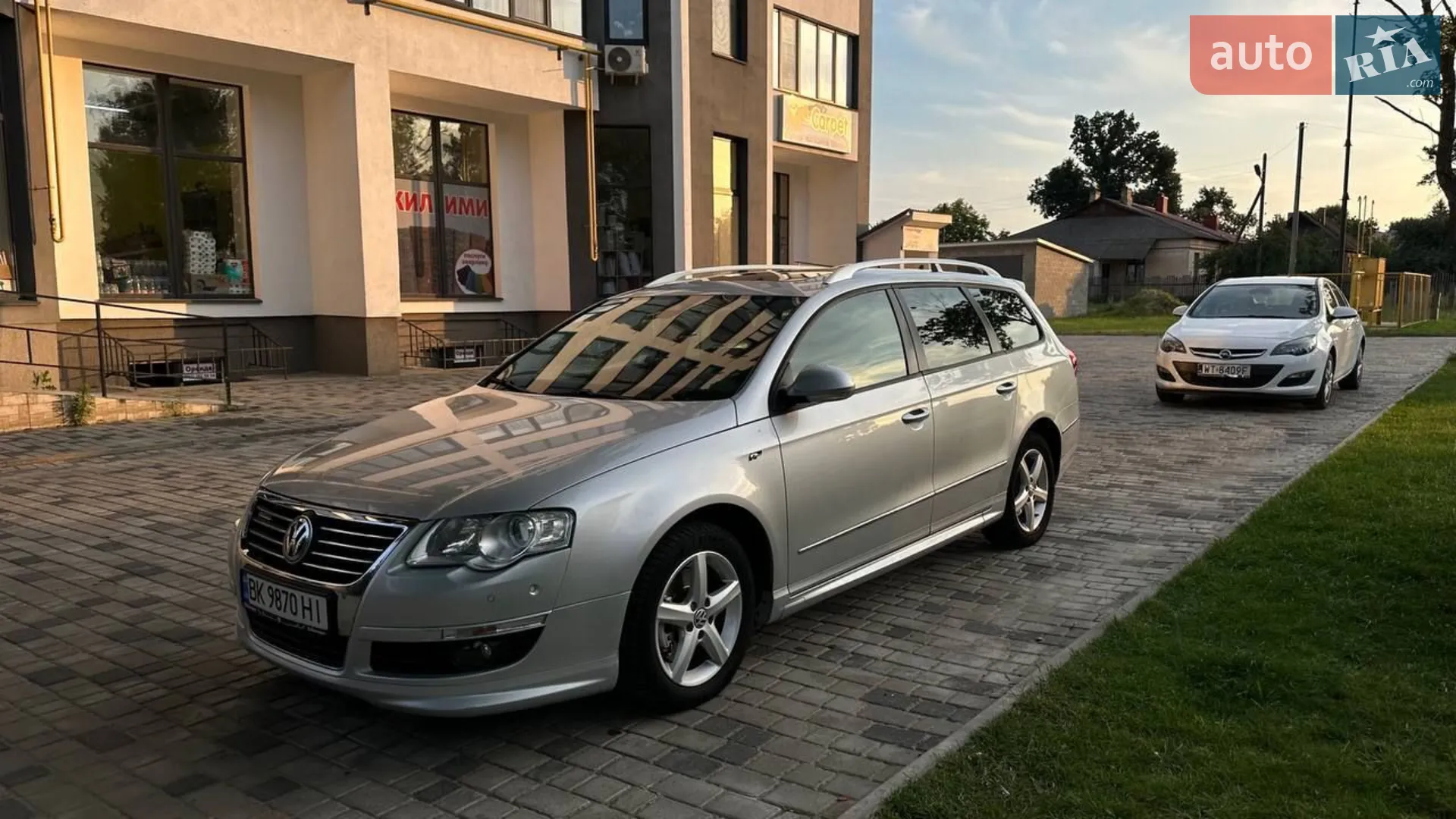 2010 Volkswagen Passat - мініатюра 2