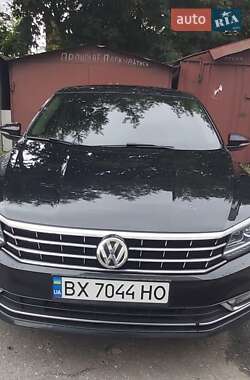 Седан Volkswagen Passat 2016 в Хмельницком