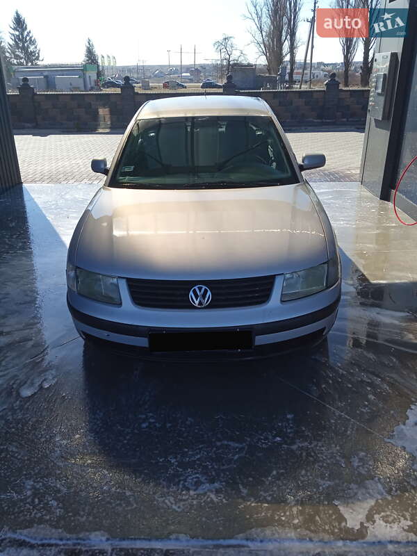 Седан Volkswagen Passat 1998 в Ровно