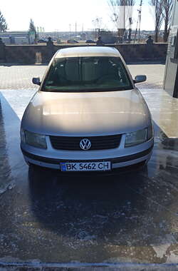 Седан Volkswagen Passat 1998 в Ровно