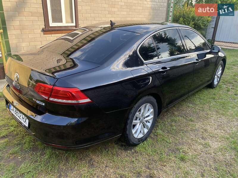 Седан Volkswagen Passat 2015 в Киеве
