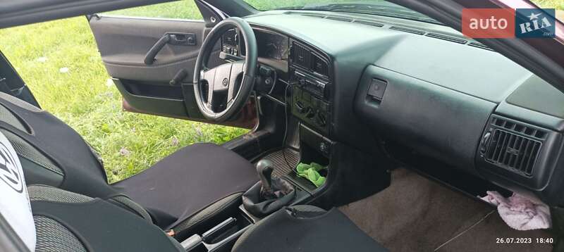 Седан Volkswagen Passat 1992 в Рокитному