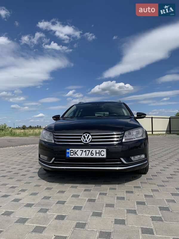 Универсал Volkswagen Passat 2012 в Дубровице