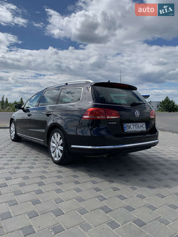 Универсал Volkswagen Passat 2012 в Дубровице