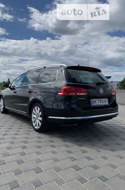 Универсал Volkswagen Passat 2012 в Дубровице