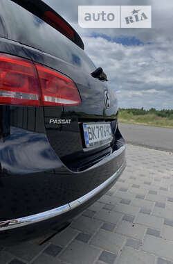 Універсал Volkswagen Passat 2012 в Дубровиці