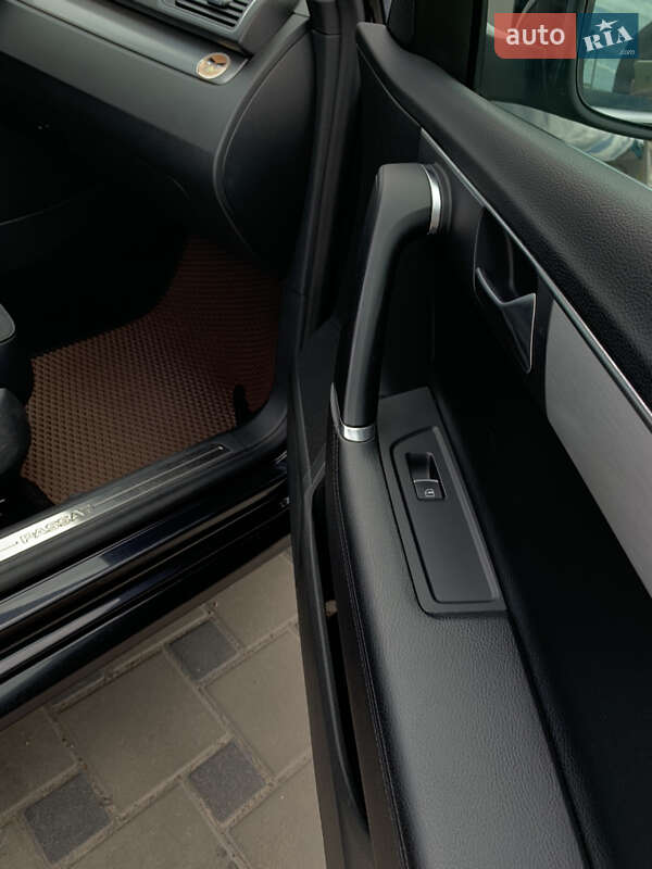 Универсал Volkswagen Passat 2012 в Дубровице