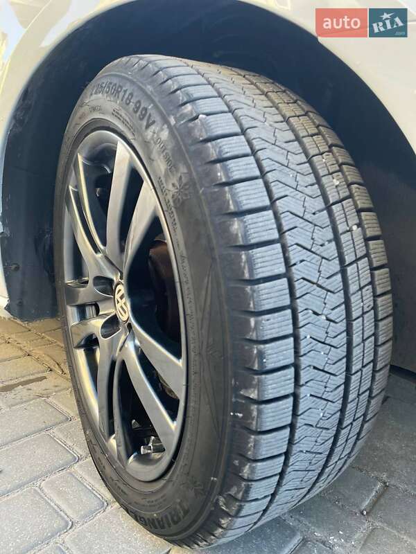 Седан Volkswagen Passat 2013 в Кам'янець-Подільському