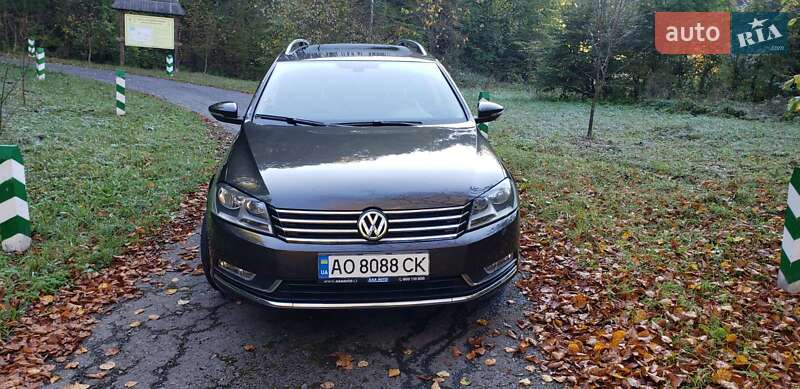 Універсал Volkswagen Passat 2013 в Ужгороді