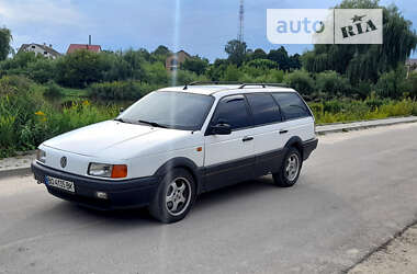 Универсал Volkswagen Passat 1988 в Шумске