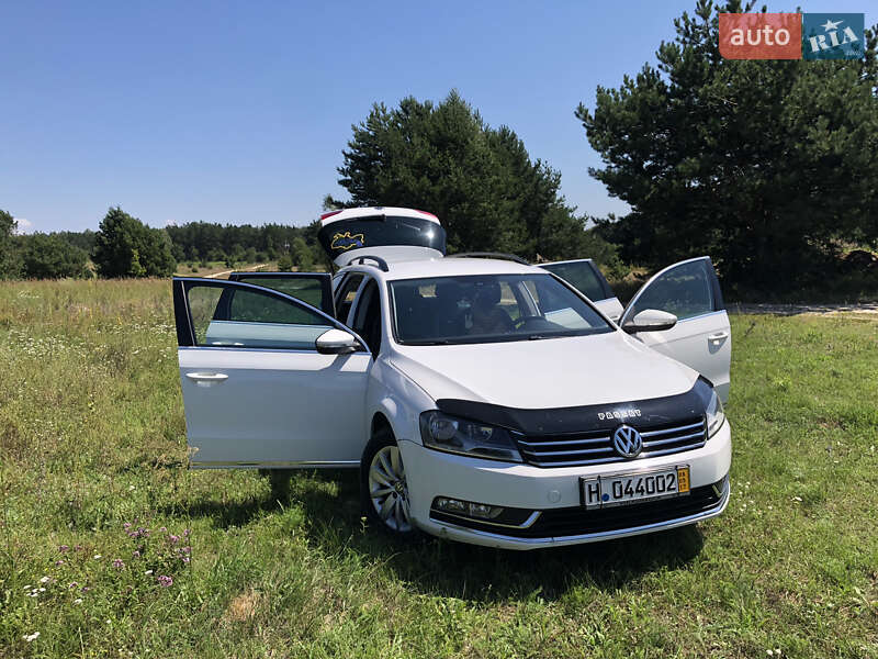 Універсал Volkswagen Passat 2011 в Рівному