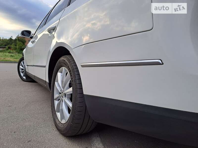 Універсал Volkswagen Passat 2010 в Знам'янці