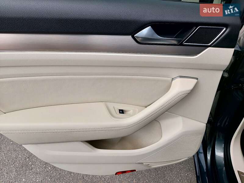 Універсал Volkswagen Passat 2015 в Тернополі