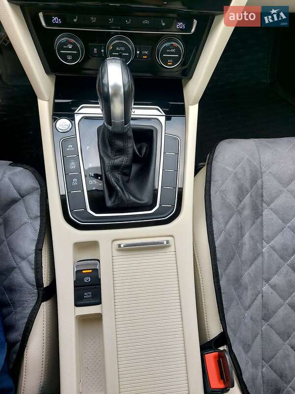 Універсал Volkswagen Passat 2015 в Тернополі