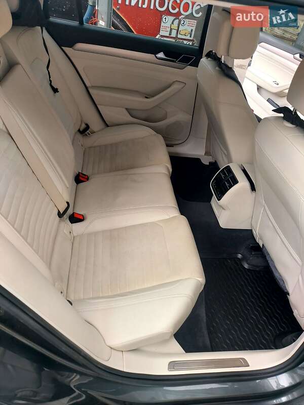 Універсал Volkswagen Passat 2015 в Тернополі