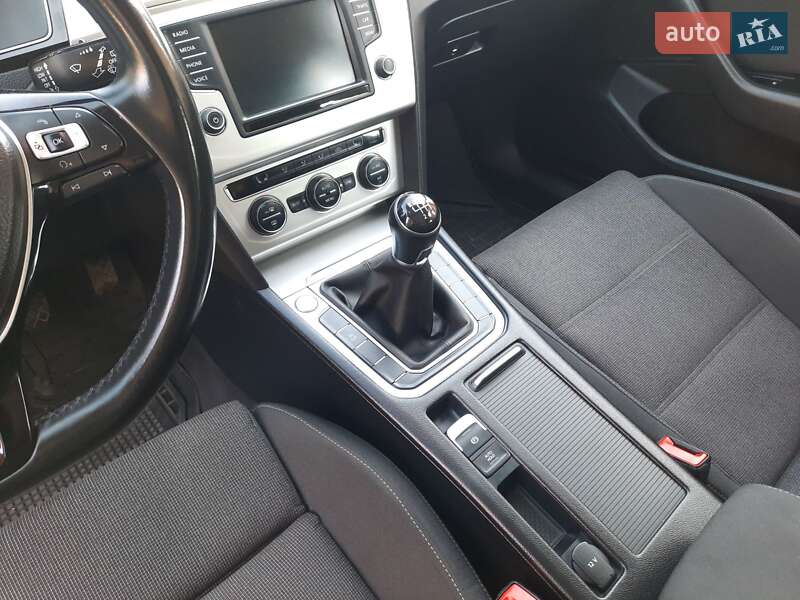 Универсал Volkswagen Passat 2015 в Радивилове
