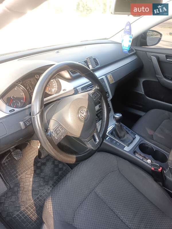 Універсал Volkswagen Passat 2011 в Черкасах
