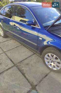 Седан Volkswagen Passat 2002 в 