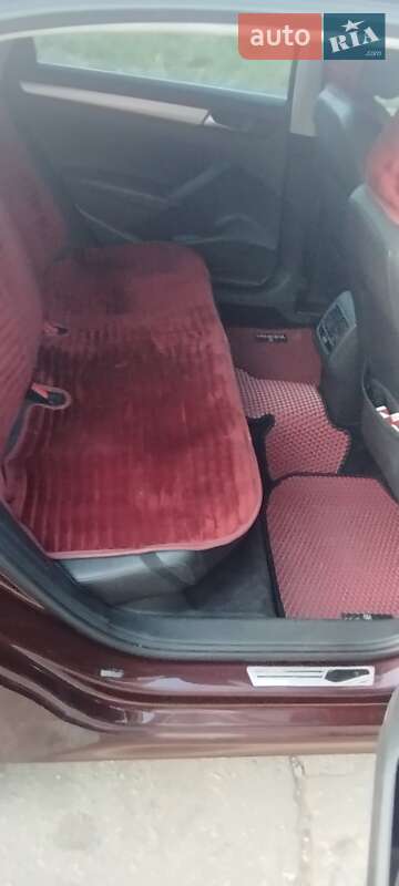 Седан Volkswagen Passat 2013 в Кременчуге