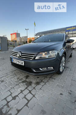 Седан Volkswagen Passat 2012 в Львове