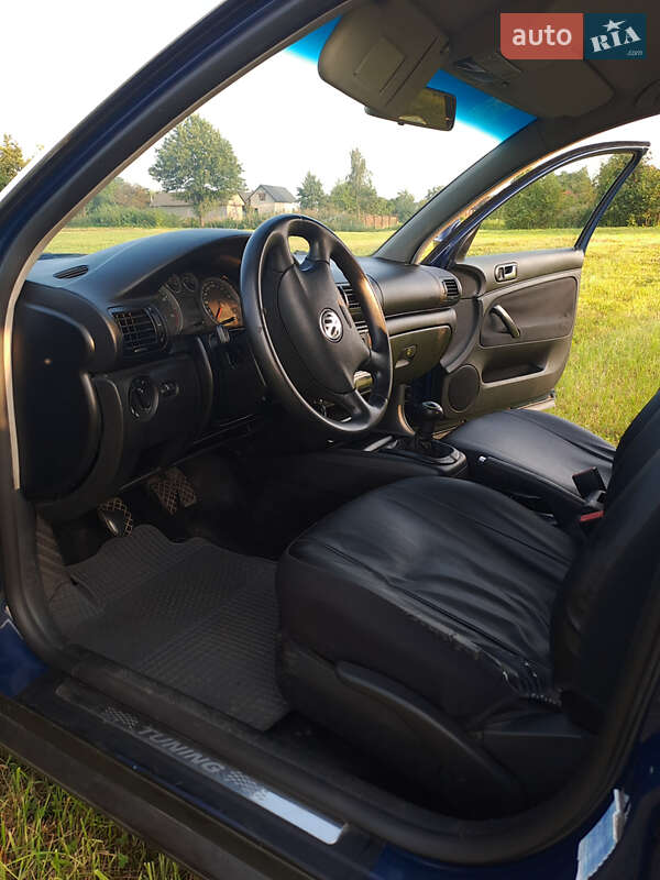 Універсал Volkswagen Passat 2002 в Рава-Руській