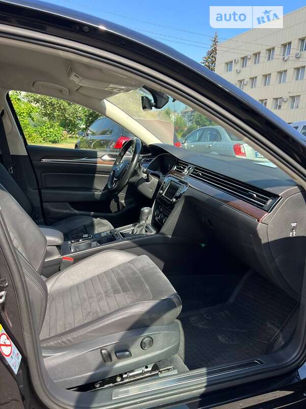 Седан Volkswagen Passat 2017 в Киеве