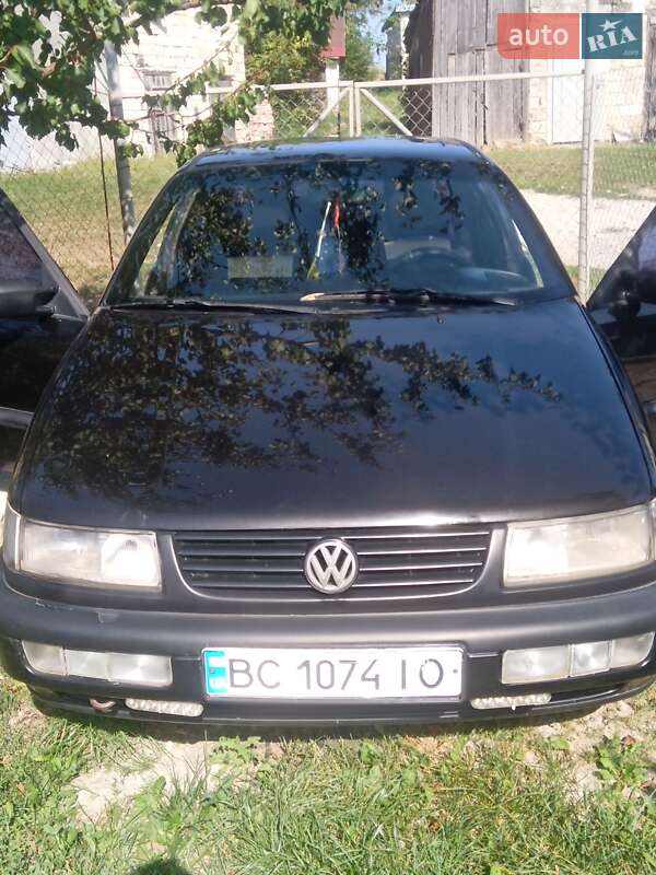 Седан Volkswagen Passat 1995 в Львове
