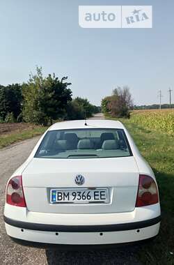 Седан Volkswagen Passat 2003 в Ромнах