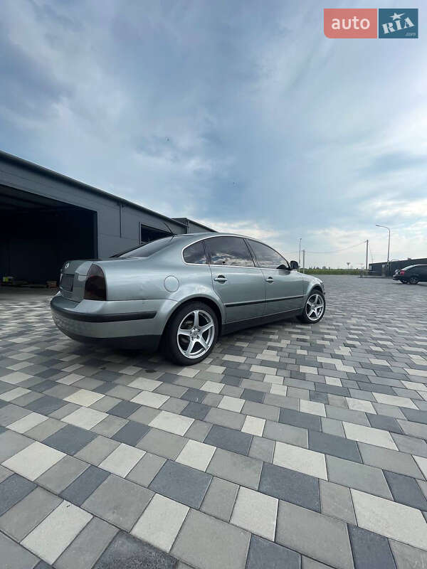 Седан Volkswagen Passat 2004 в Полтаві