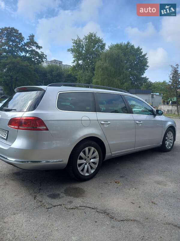 Универсал Volkswagen Passat 2013 в Хмельницком