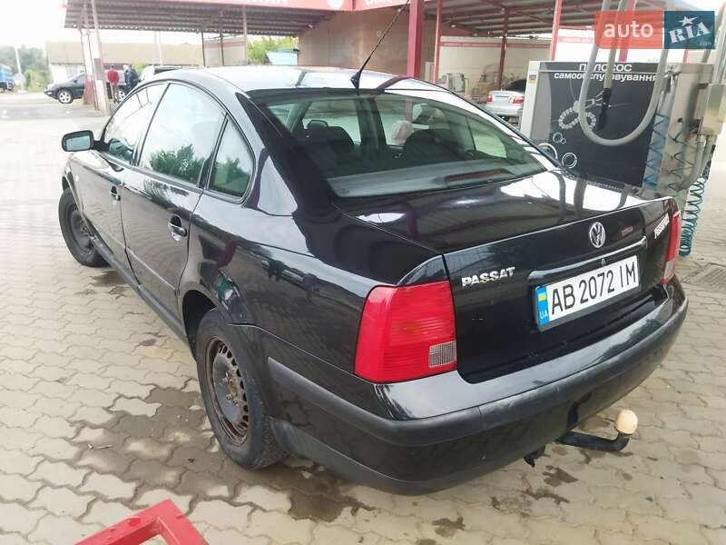 Седан Volkswagen Passat 2000 в Тростянці