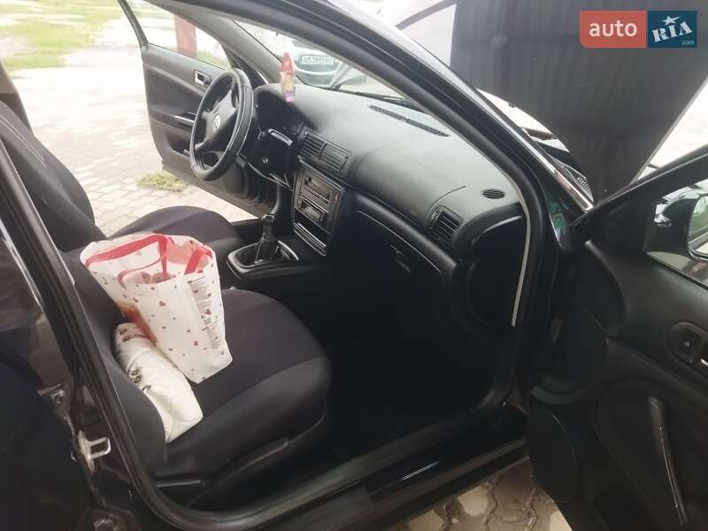 Седан Volkswagen Passat 2000 в Тростянці