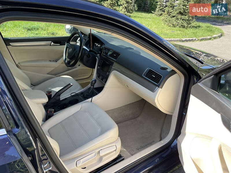 Седан Volkswagen Passat 2015 в Харкові