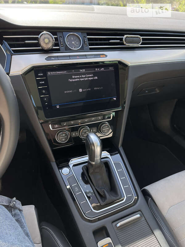 Універсал Volkswagen Passat 2017 в Запоріжжі