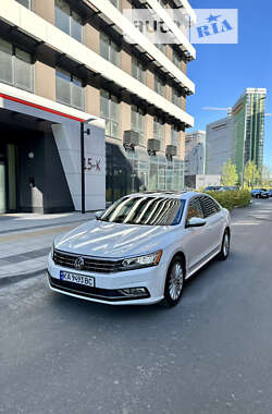 Седан Volkswagen Passat 2016 в Киеве