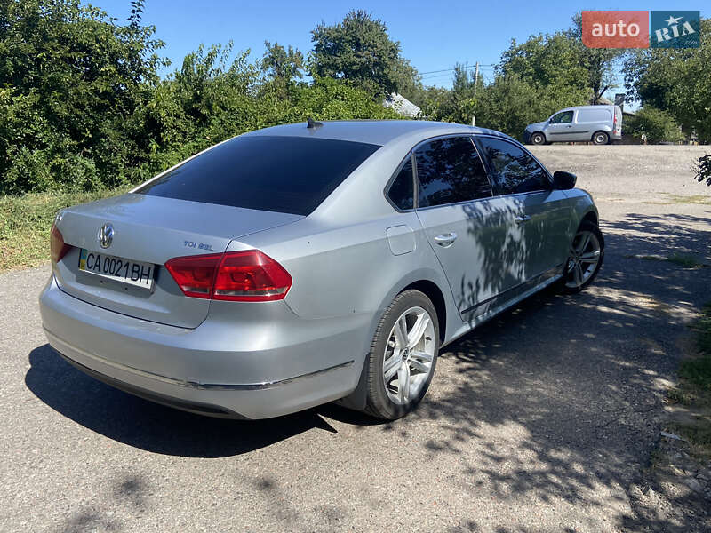 Седан Volkswagen Passat 2014 в Киеве