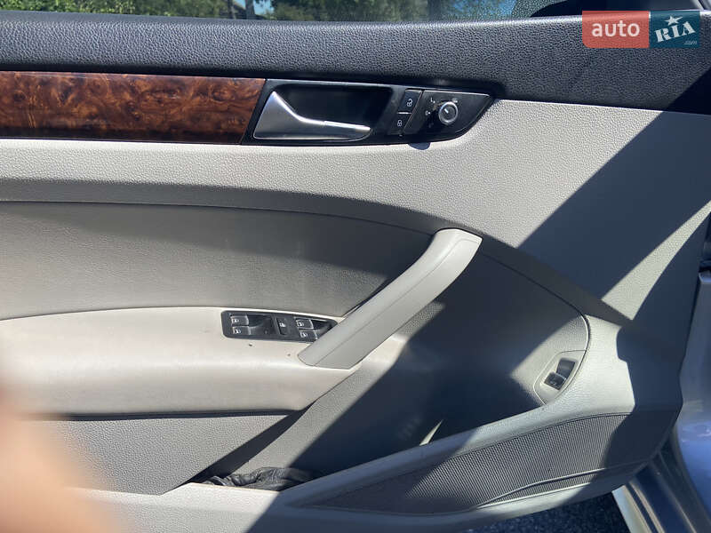 Седан Volkswagen Passat 2014 в Киеве