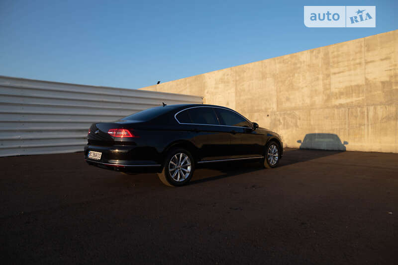 Седан Volkswagen Passat 2017 в Львове