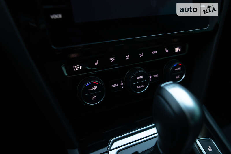 Седан Volkswagen Passat 2017 в Львове