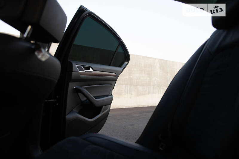 Седан Volkswagen Passat 2017 в Львове