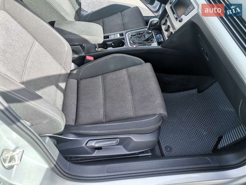 Універсал Volkswagen Passat 2015 в Києві