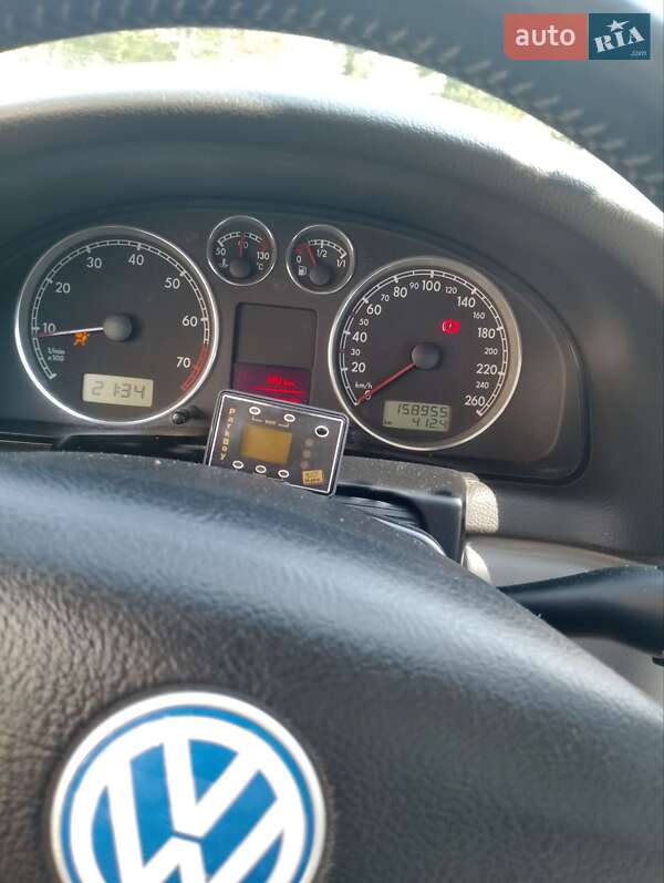 Універсал Volkswagen Passat 2001 в Бурштині