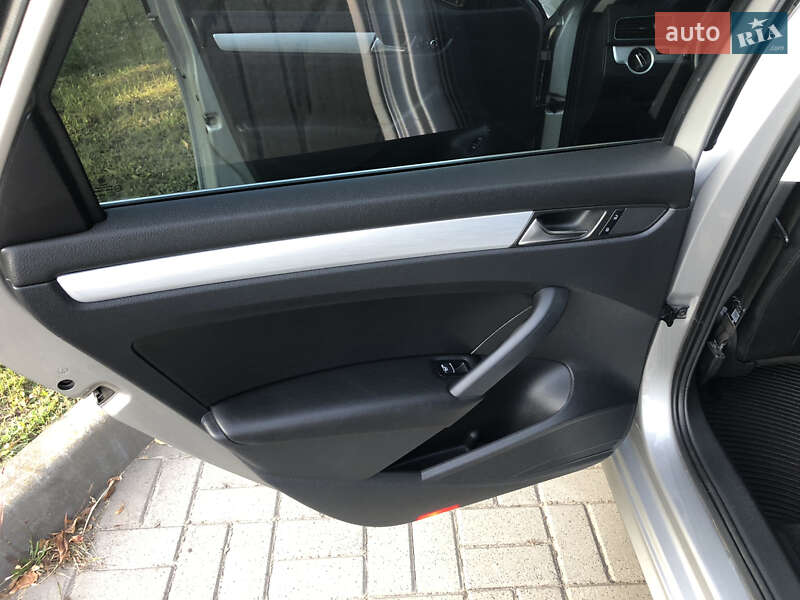 Седан Volkswagen Passat 2011 в Прилуках