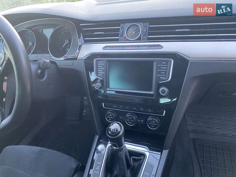 Універсал Volkswagen Passat 2015 в Львові