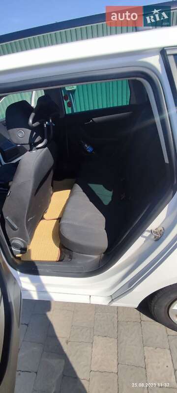 Універсал Volkswagen Passat 2013 в Мукачевому