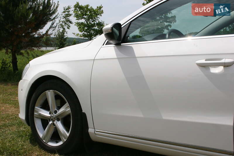 Универсал Volkswagen Passat 2011 в Черновцах