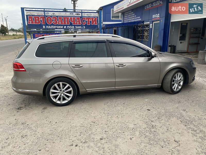 Універсал Volkswagen Passat 2013 в Одесі