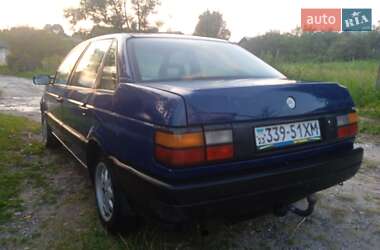 Седан Volkswagen Passat 1988 в Рогатине