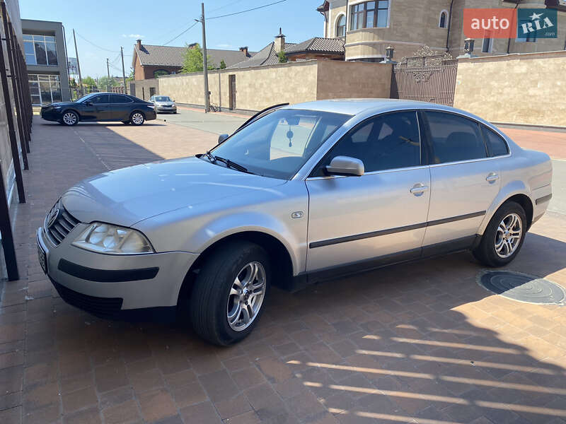 Седан Volkswagen Passat 2002 в Киеве